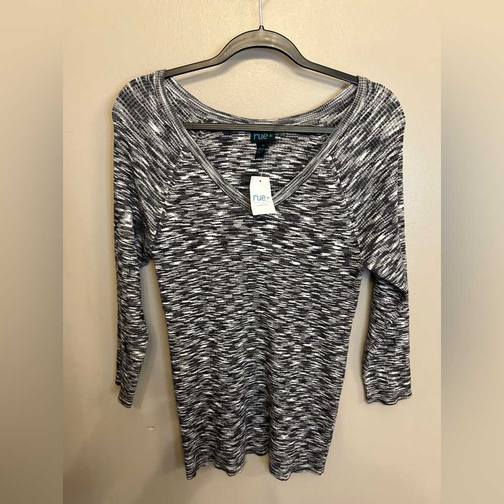 NWT Rue 21 Plus Y2K ribbed v neck black white and gray sweater size 2x